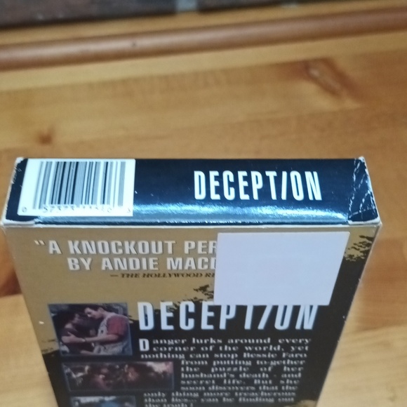 Deception Ruby Cairo 1992 ‧ Thriller/Mystery ‧ 1h 51m - Picture 6 of 8